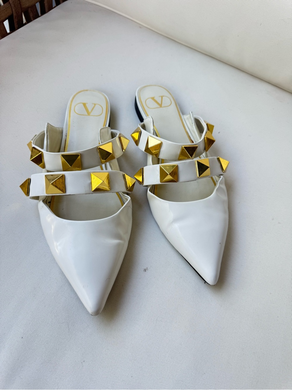 Valentino Garavani Rockstud White Leather Mules Size 40 Pointed Toe Slides Made